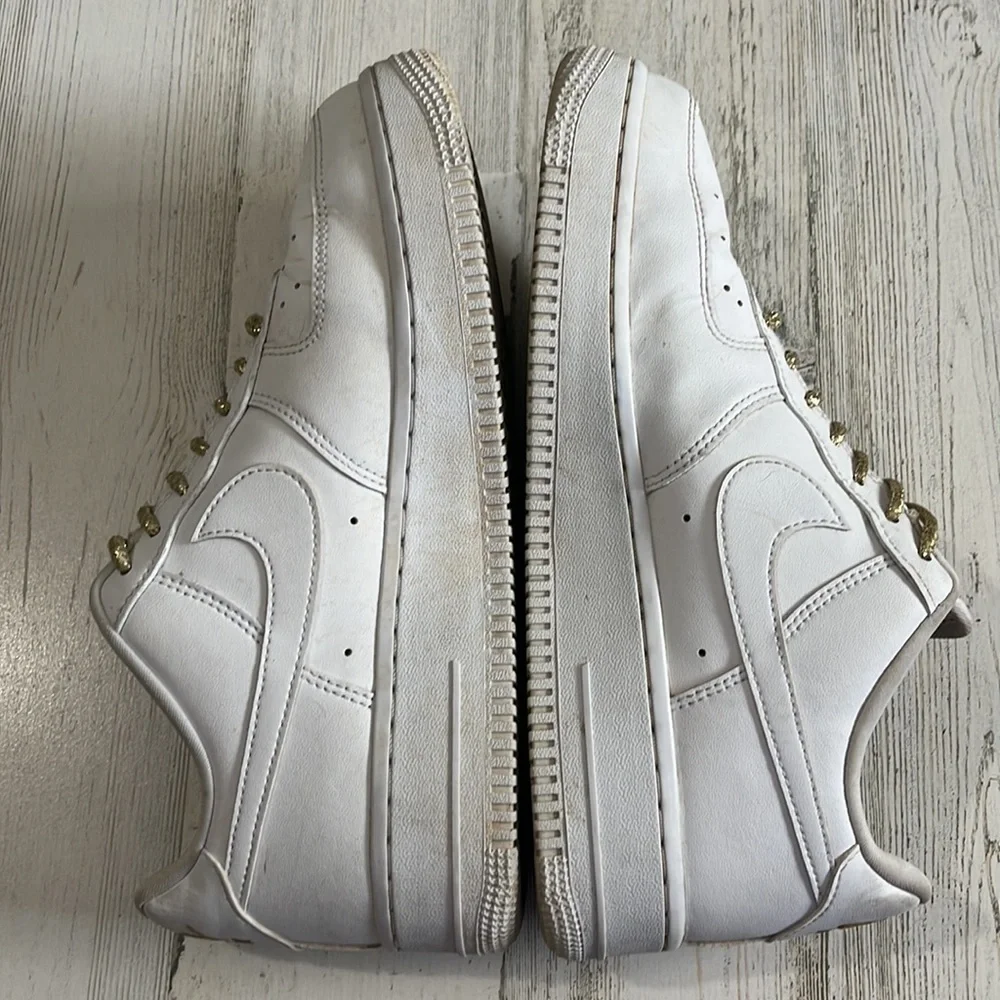 Nike AirForce Ones Size 8.5 - Picture 7 of 10